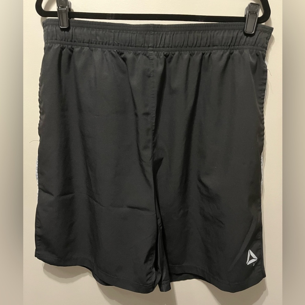 Reebok Men’s Shorts XL, Smoke-Free Home, Peeling Logo & Ripped Zipper Seam